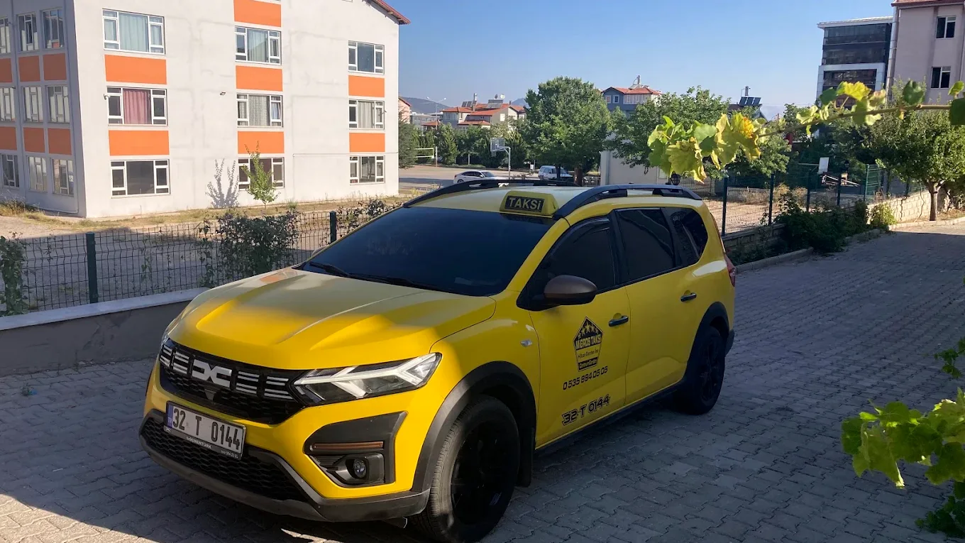 Centrum Taksi Isparta sarı, geniş bagajlı taksi aracı